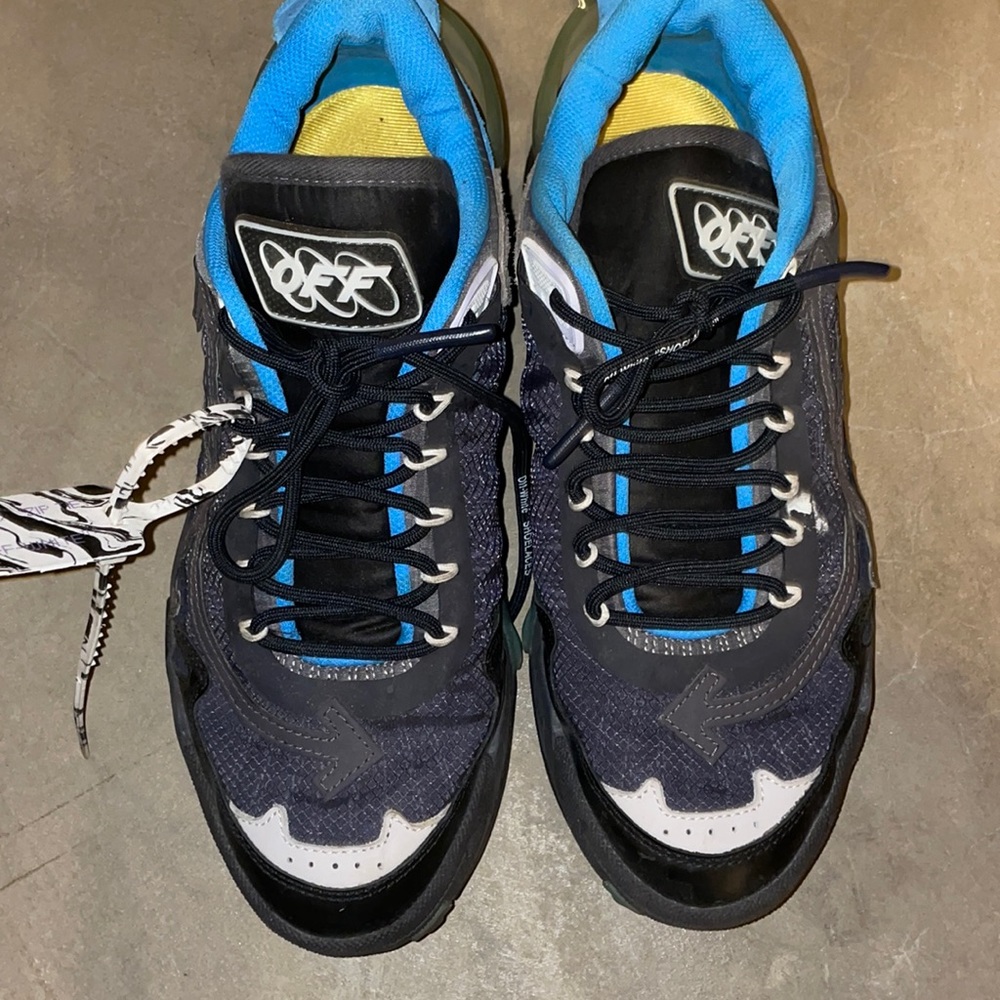 Off-white sneaker